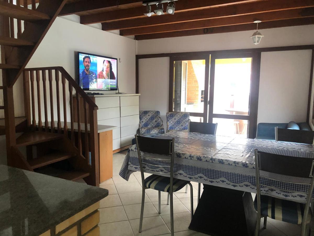 Linda Casa Com Piscina Em Bombinhas, Espaco Inteiro Esterno foto