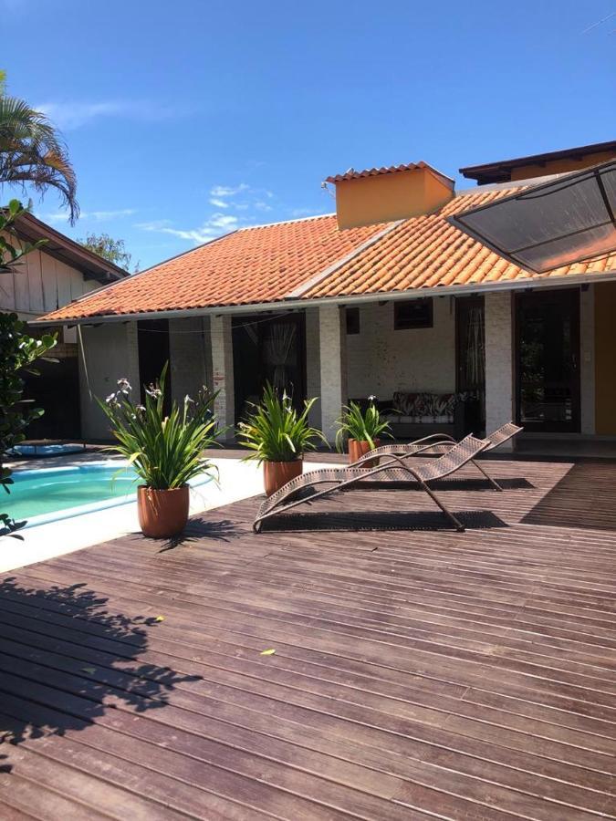 Linda Casa Com Piscina Em Bombinhas, Espaco Inteiro Esterno foto