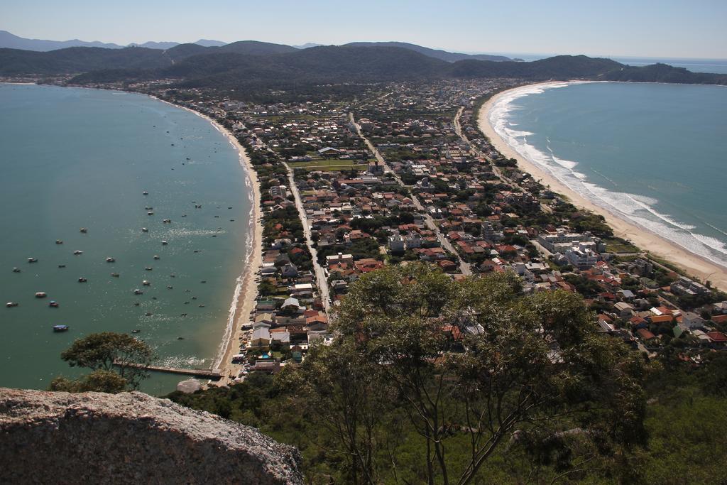 Linda Casa Com Piscina Em Bombinhas, Espaco Inteiro Esterno foto